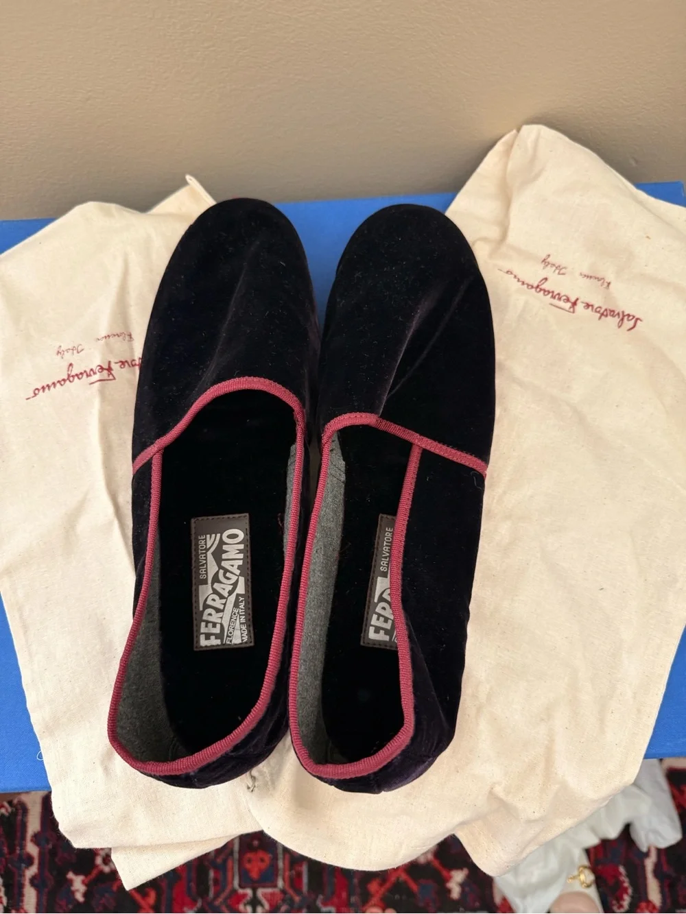 Feregamo Blue and Red Velvet Slippers Slip on Loafers
